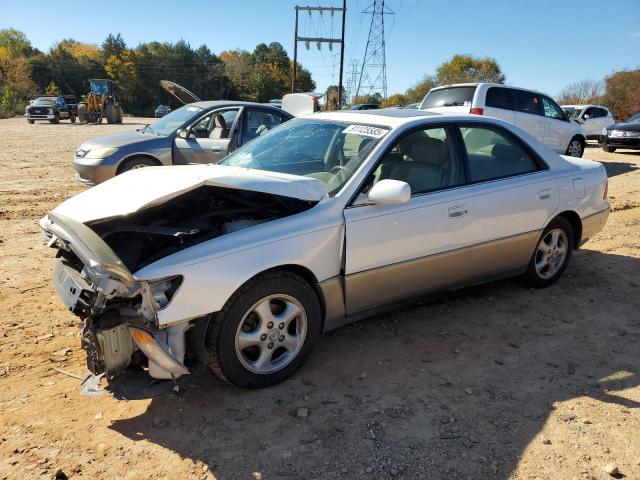LEXUS ES 300 1998 with VIN JT8BF28G3W5050213 - Photo from auction