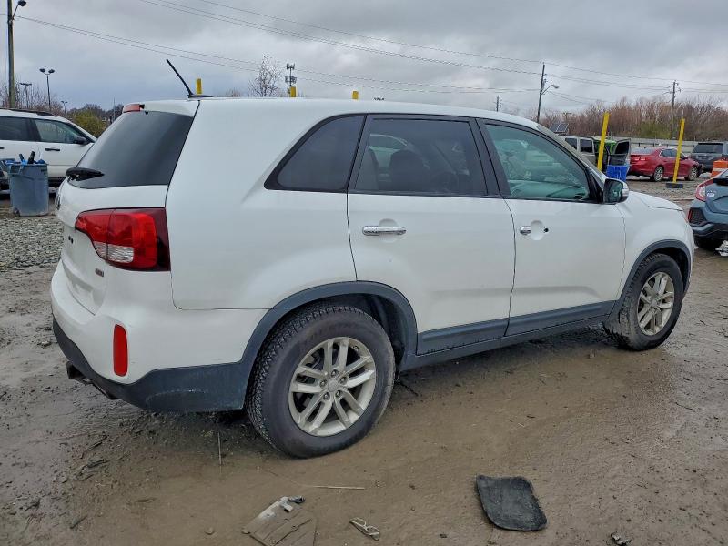 Photo 3 from auction – 2014 KIA SORENTO LX with VIN 5XYKT3A65EG526985
