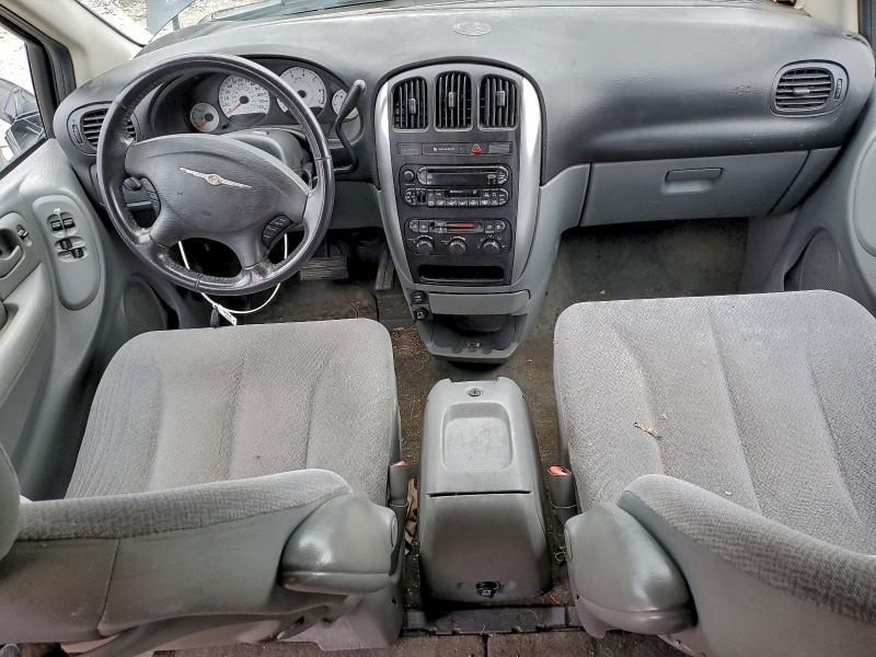 Photo 8 from auction – 2006 CHRYSLER TOWN & COU with VIN 2A4GP54L56R771638