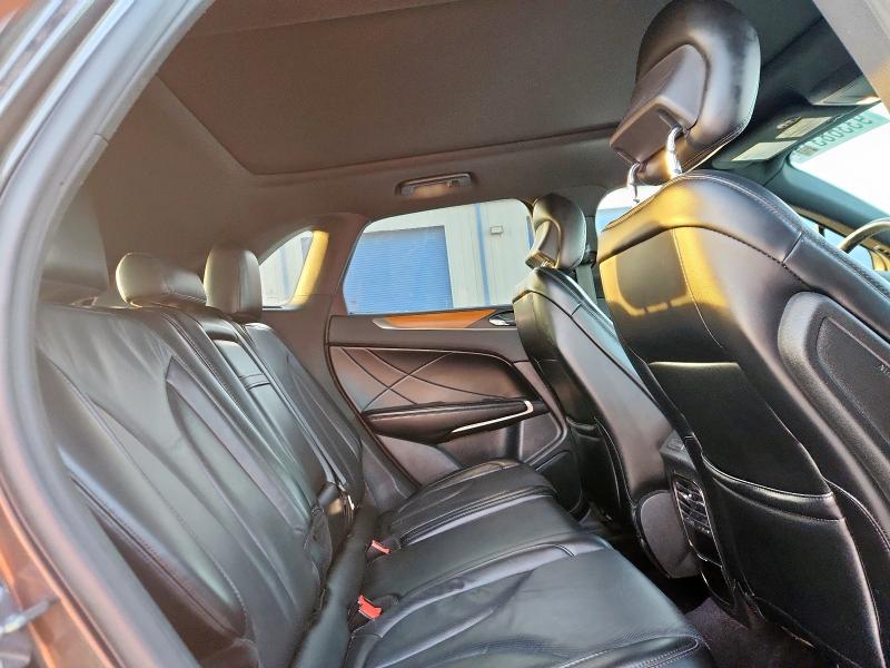 Photo 11 from auction – 2017 LINCOLN MKC RESERV with VIN 5LMCJ3D9XHUL52312