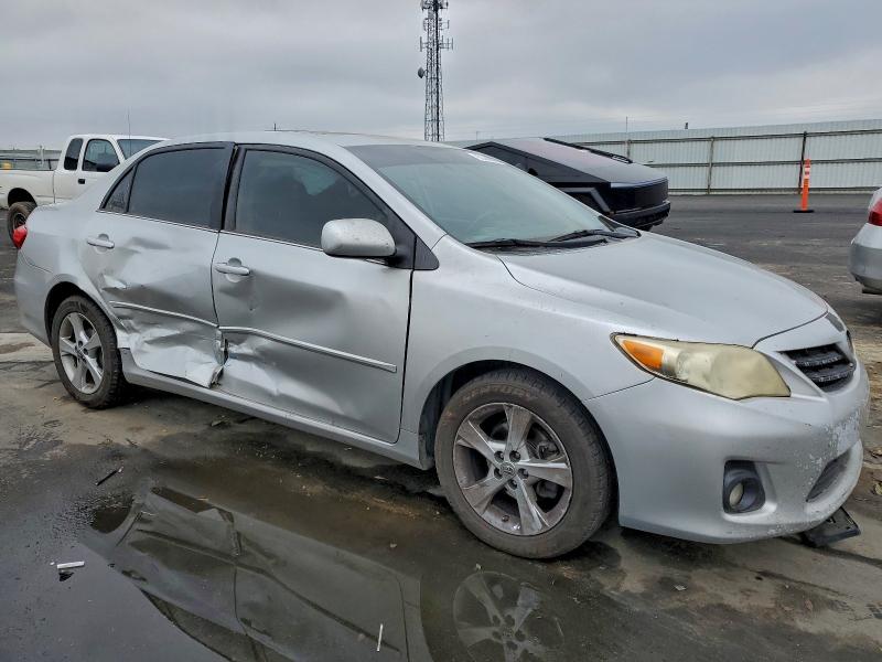 Zdjęcie 4 z aukcji – 2013 TOYOTA CAROLLA z VIN 2T1BU4EE9DC991395