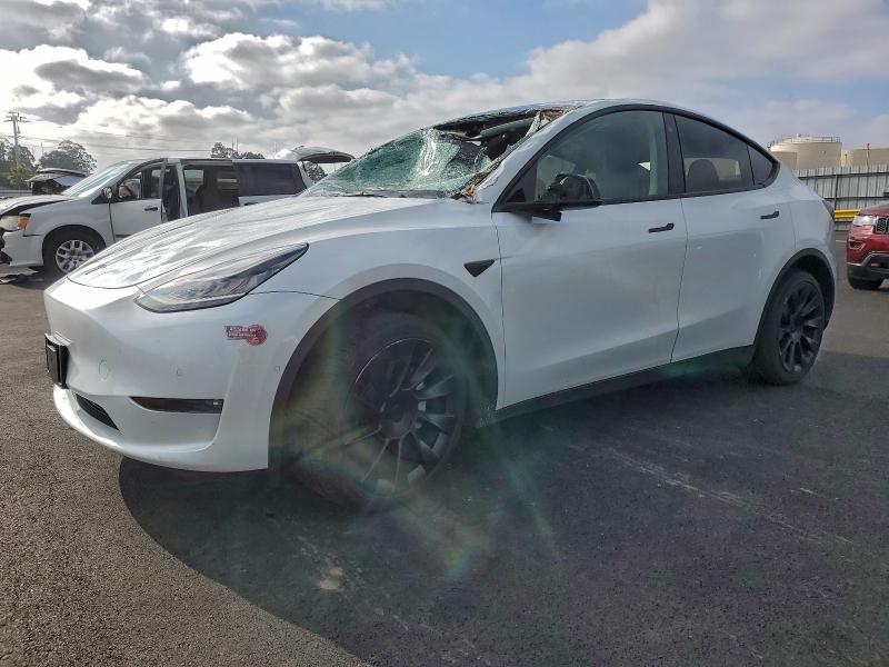 TESLA MODEL Y 2022 with VIN 7SAYGDEE1NF571499 - Photo from auction