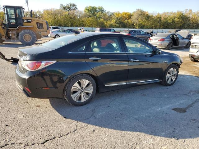 Photo 3 from auction – 2015 HYUNDAI SONATA HYB with VIN KMHEC4A47FA124710