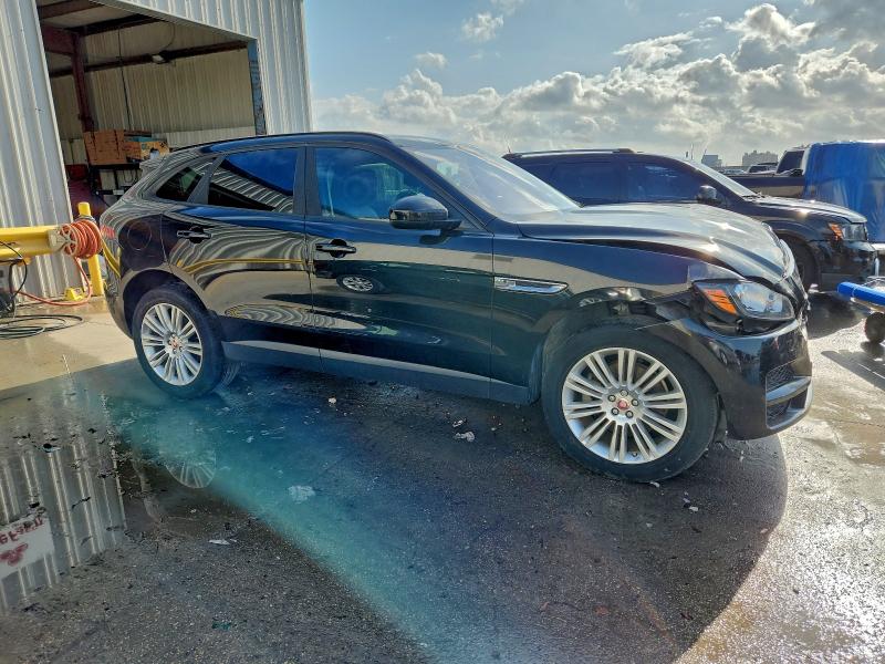 Photo 4 from auction – 2017 JAGUAR F-PACE PRE with VIN SADCJ2BV3HA099597