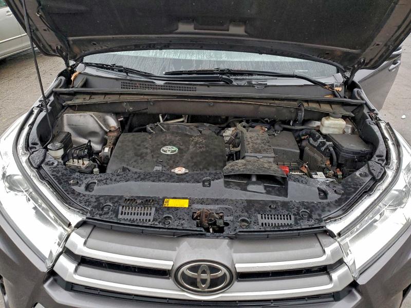 Photo 12 from auction – 2018 TOYOTA HIGHLANDER with VIN 5TDJZRFH1JS555601