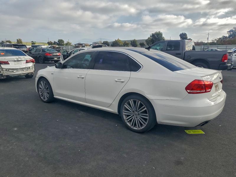 Photo 2 from auction – 2015 VOLKSWAGEN PASSAT SE with VIN 1VWBT7A38FC046536