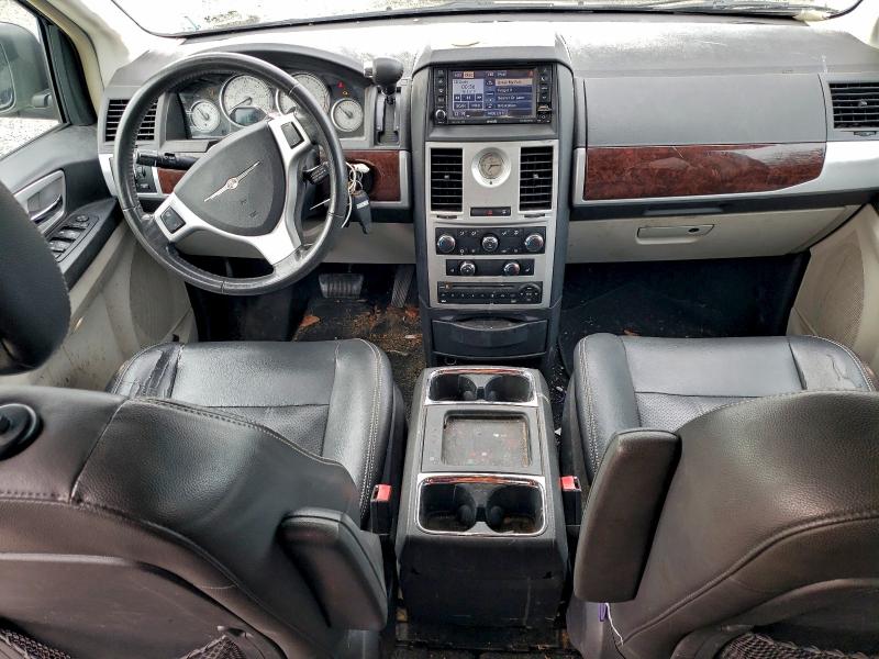 Photo 8 from auction – 2010 CHRYSLER TOWN & COU with VIN 2A4RR8D16AR423939