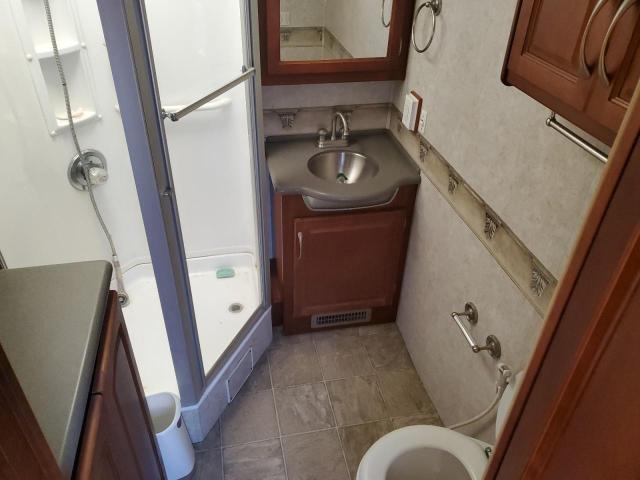 Photo 9 from auction – 2004 WORKHORSE CUSTOM CHASSIS MOTORHOME with VIN 5B4MP67G343389083