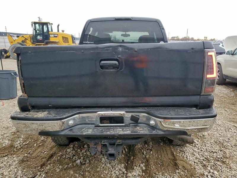 Photo 6 from auction – 2005 CHEVROLET SILVERADO with VIN 1GCEK19B55E260317