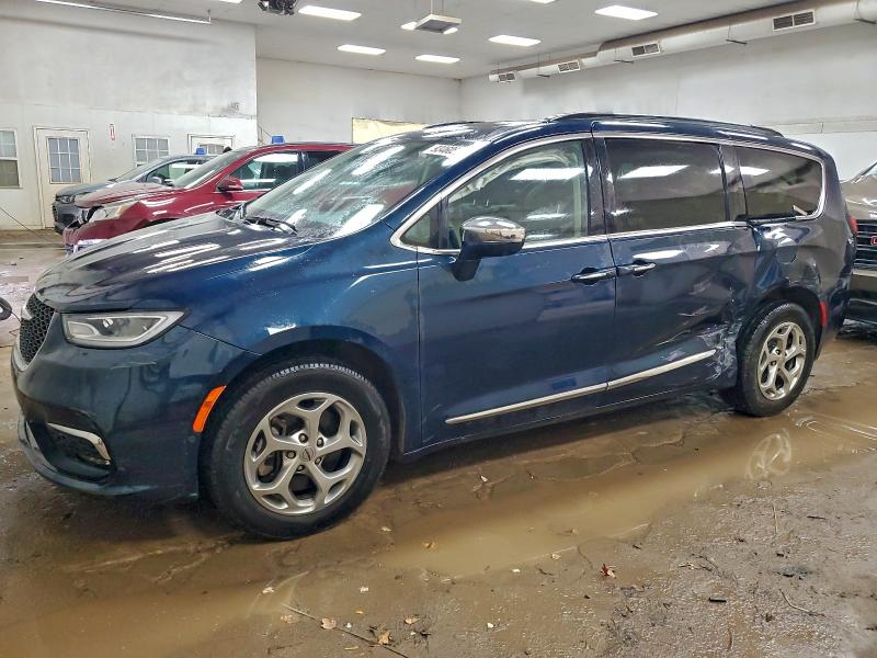 CHRYSLER PACIFICA L 2022 with VIN 2C4RC3GG6NR224647 - Photo from auction