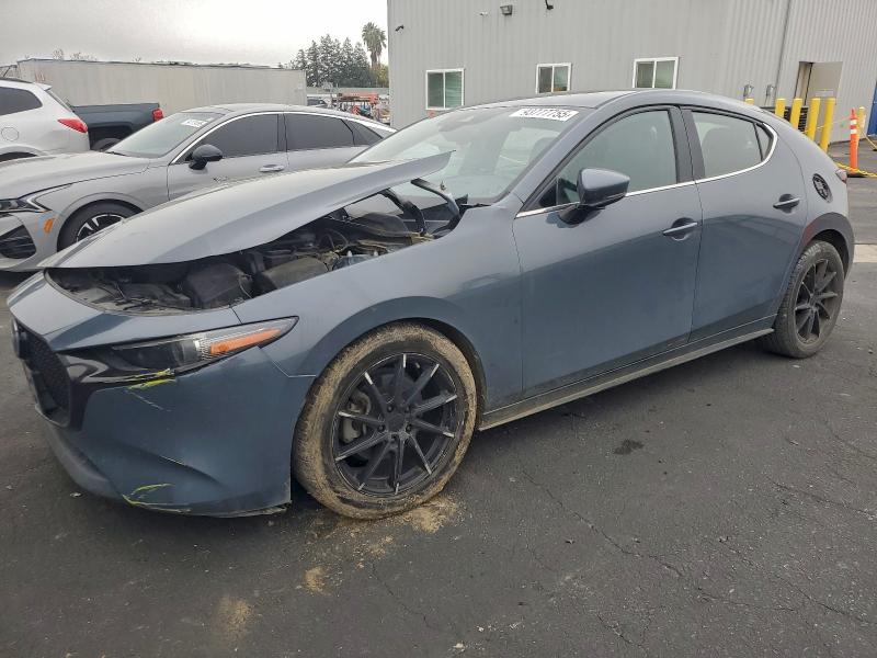 MAZDA 3 PREMIUM 2019 with VIN JM1BPBNM5K1138965 - Photo from auction