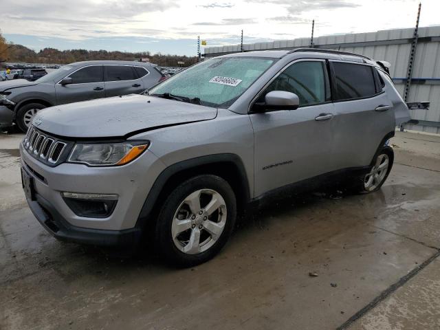 JEEP COMPASS LA 2018 z numerem VIN 3C4NJCBBXJT502165 - Zdjęcie z aukcji