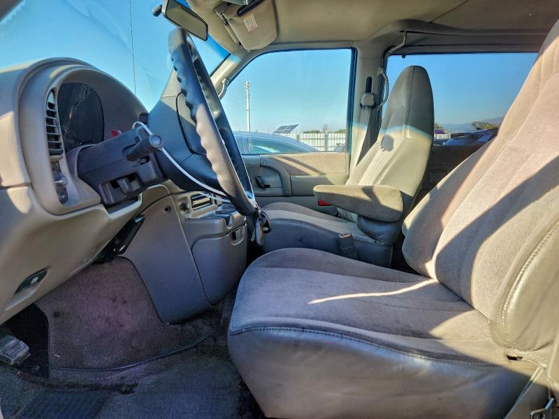 Photo 7 from auction – 2000 CHEVROLET ASTRO with VIN 1GNDM19W3YB103696