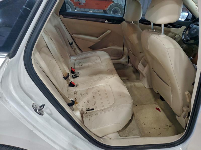 Photo 10 from auction – 2012 VOLKSWAGEN PASSAT SEL with VIN 1VWCP7A37CC040988