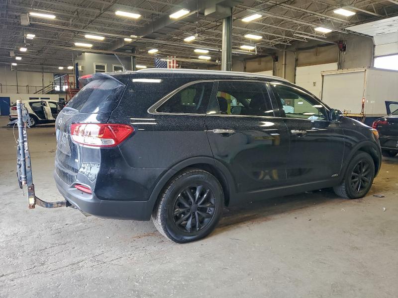 Photo 3 from auction – 2017 KIA SORENTO LX with VIN 5XYPGDA32HG324681