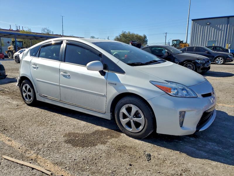 Foto 4 de la subasta – 2015 TOYOTA PRIUS con VIN JTDKN3DU8F0452389