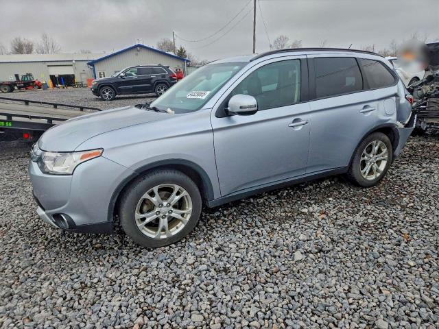 MITSUBISHI OUTLANDER 2015 with VIN JA4AZ3A35FZ001213 - Photo from auction