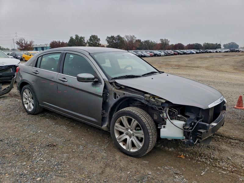 Photo 4 from auction – 2013 CHRYSLER 200 LX with VIN 1C3CCBAB5DN705695