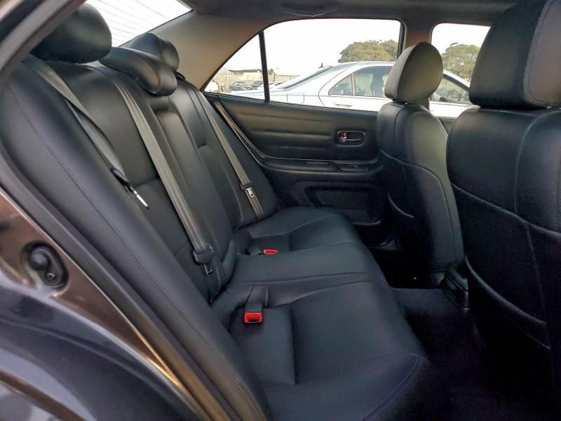 Photo 10 from auction – 2001 LEXUS IS 300 with VIN JTHBD182X10025528