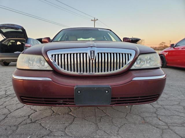 Photo 5 from auction – 2004 LINCOLN TOWN CAR E with VIN 1LNHM81WX4Y684695