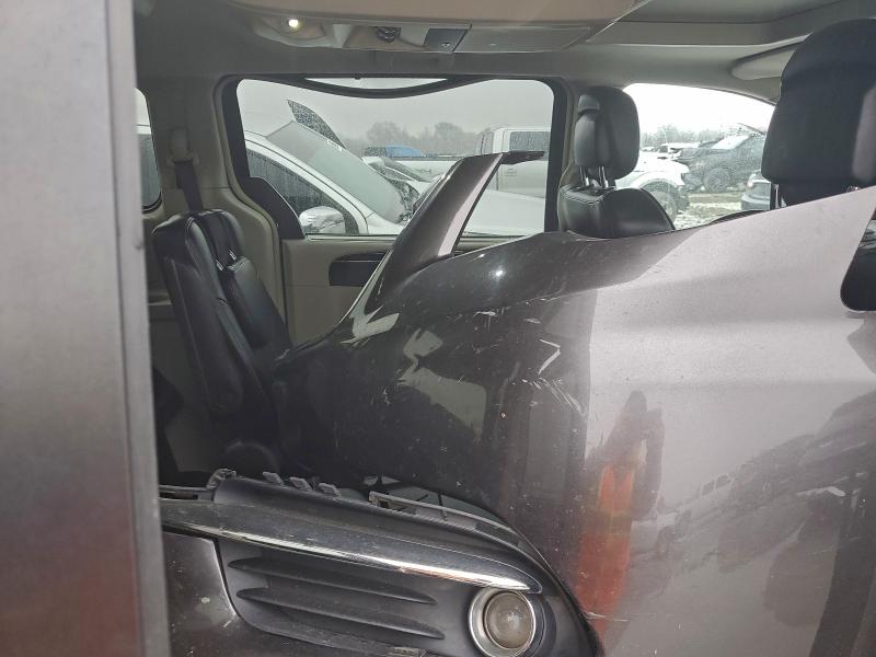 Photo 11 from auction – 2015 CHRYSLER TOWN & COU with VIN 2C4RC1GG7FR726850