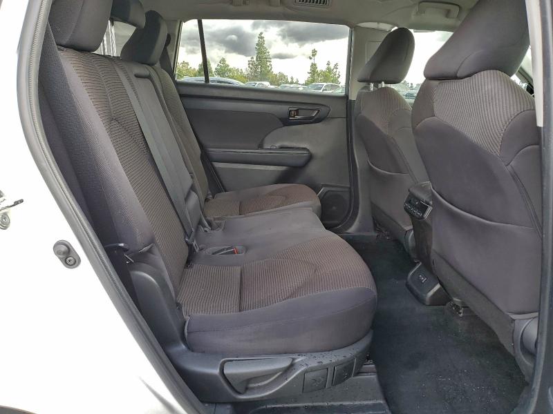Photo 11 from auction – 2022 TOYOTA HIGHLANDER with VIN 5TDZZRAH4NS116649