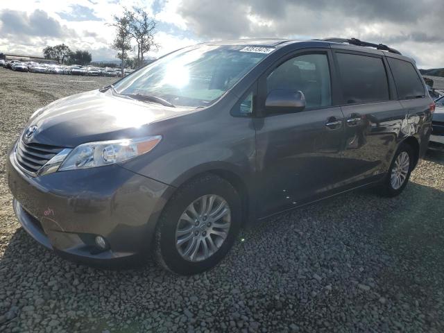 TOYOTA SIENNA XLE 2013 with VIN 5TDYK3DC2DS380450 - Photo from auction