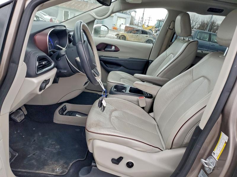 Photo 7 from auction – 2017 CHRYSLER PACIFICA L with VIN 2C4RC1GGXHR656764