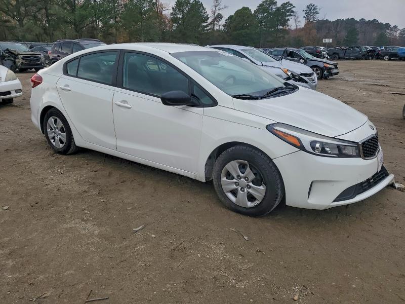 Photo 4 from auction – 2017 KIA FORTE with VIN 3KPFK4A72HE075454