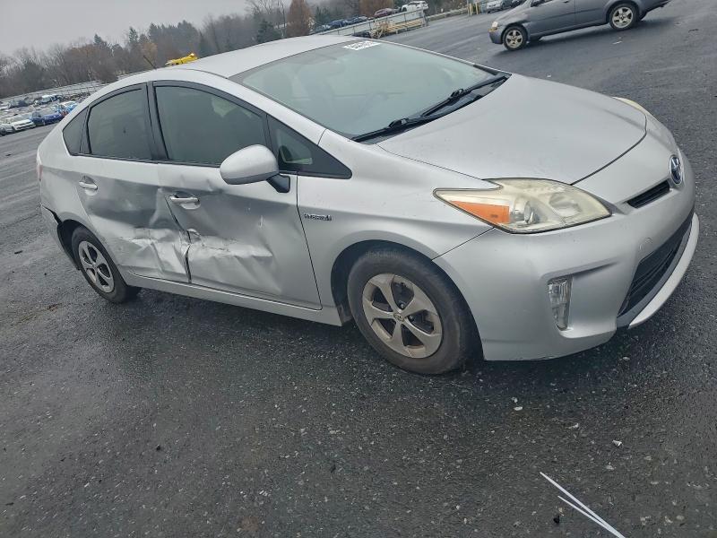 Photo 4 from auction – 2013 TOYOTA PRIUS with VIN JTDKN3DU5D5548139