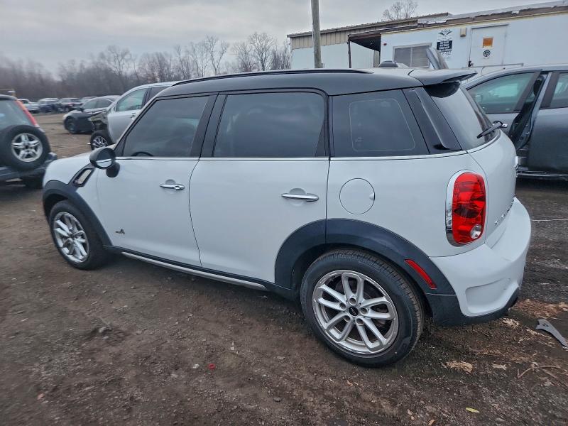 Photo 2 from auction – 2015 MINI COOPER S C with VIN WMWZC5C52FWP43233
