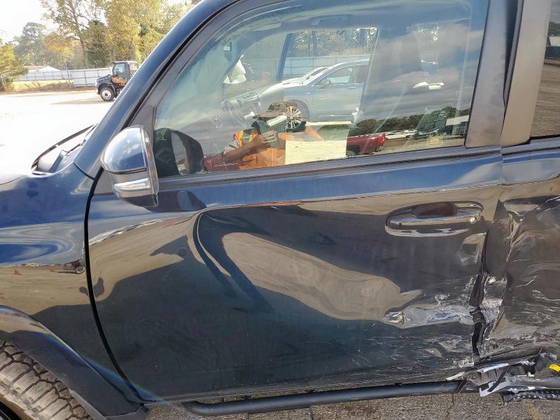 Photo 7 from auction – 2019 TOYOTA 4RUNNER SR with VIN JTEBU5JR3K5719252