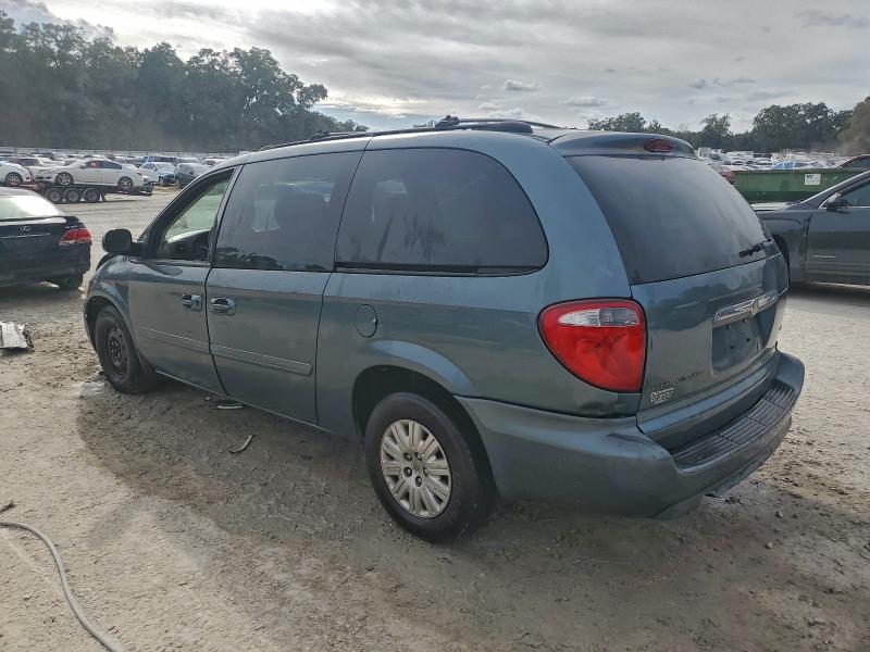 Photo 2 from auction – 2006 CHRYSLER TOWN & COU with VIN 2A8GP44R46R648006