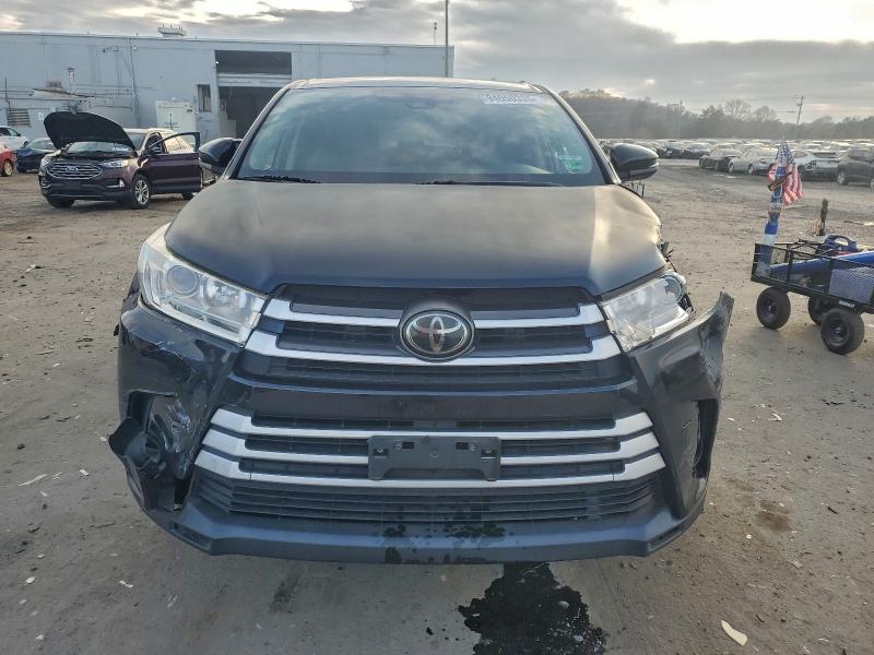 Photo 5 from auction – 2017 TOYOTA HIGHLANDER with VIN 5TDBZRFH9HS446012
