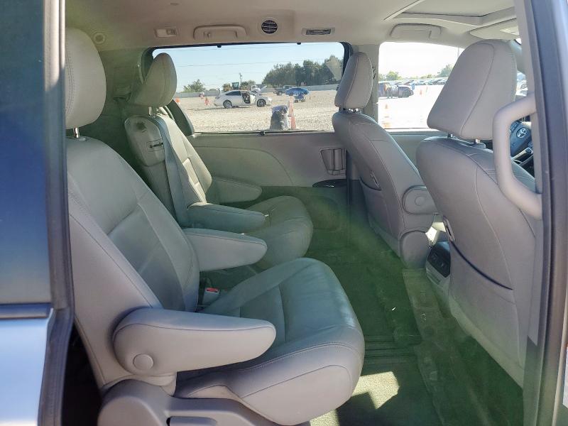 Photo 11 from auction – 2018 TOYOTA SIENNA XLE with VIN 5TDYZ3DC0JS948637