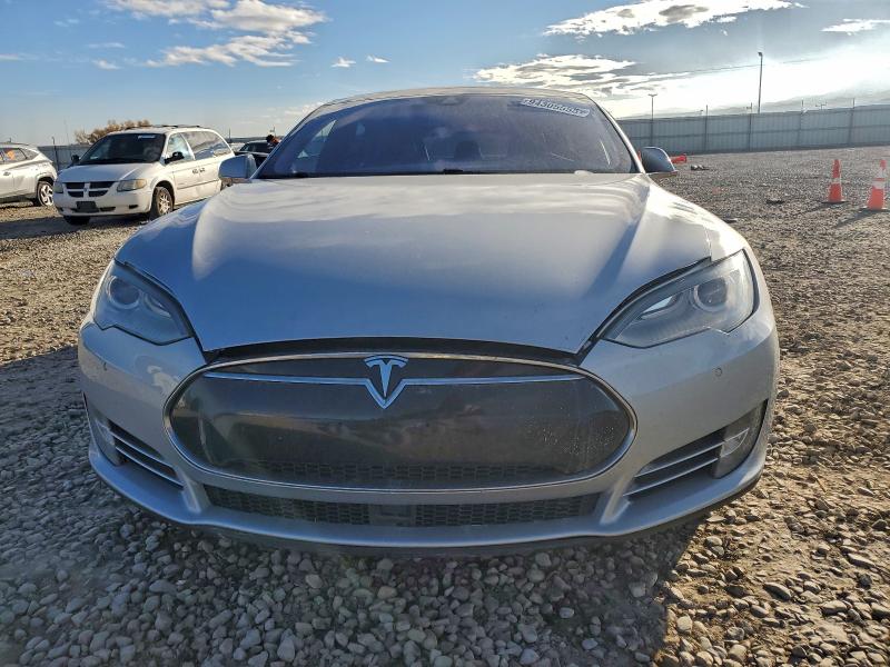 Photo 5 from auction – 2015 TESLA MODEL S 85 with VIN 5YJSA1H2XFF081620
