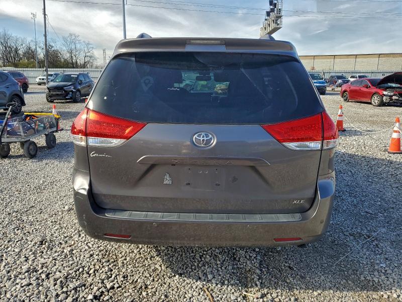 Photo 6 from auction – 2011 TOYOTA SIENNA with VIN 5TDYK3DC9BS109527