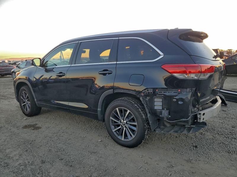 Photo 2 from auction – 2018 TOYOTA HIGHLANDER with VIN 5TDKZRFH9JS547721
