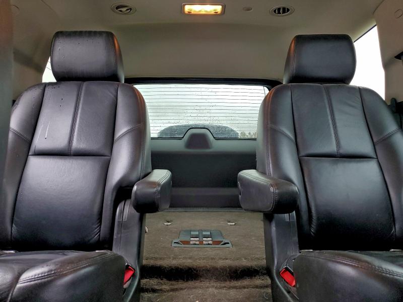 Zdjęcie 10 z aukcji – 2011 CHEVROLET TAHOE z VIN 1GNSCBE03BR368103