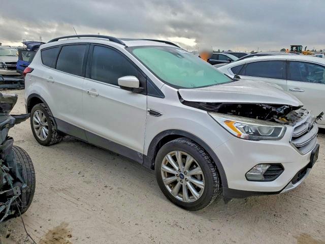 Photo 4 from auction – 2019 FORD ESCAPE SEL with VIN 1FMCU0HD6KUC02938
