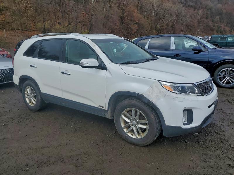 Photo 4 from auction – 2015 KIA SORENTO LX with VIN 5XYKTDA71FG555352