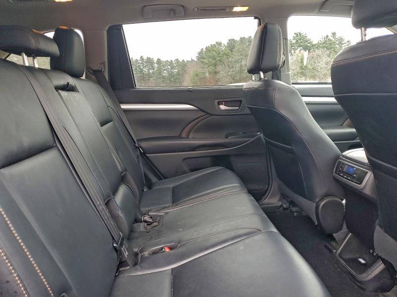 Zdjęcie 11 z aukcji – 2018 TOYOTA HIGHLANDER z VIN 5TDJZRFH5JS811478