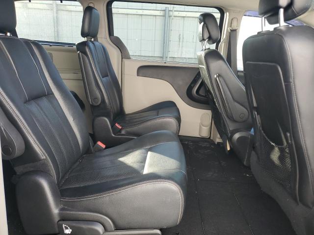 Photo 11 from auction – 2015 CHRYSLER TOWN & COU with VIN 2C4RC1CG0FR726582