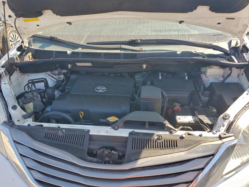 Photo 12 from auction – 2011 TOYOTA SIENNA XLE with VIN 5TDYK3DC4BS109404