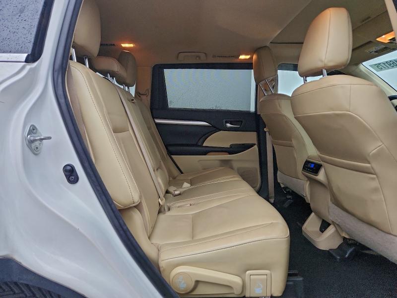 Photo 11 from auction – 2016 TOYOTA HIGHLANDER with VIN 5TDJKRFH8GS301882