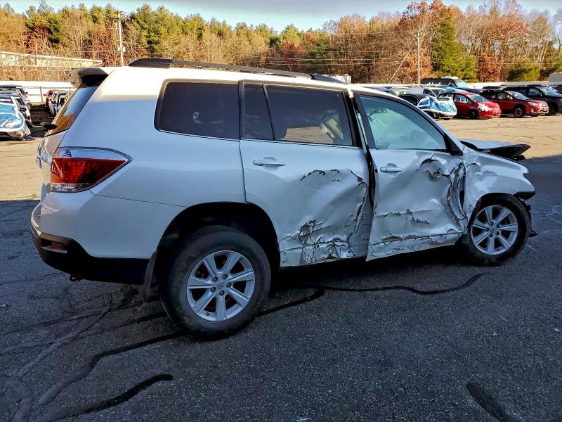 Photo 3 from auction – 2013 TOYOTA HIGHLANDER with VIN 5TDBK3EH7DS177649