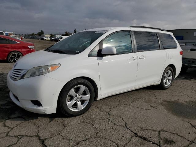 Photo 1 from auction – 2016 TOYOTA SIENNA LE with VIN 5TDKK3DC6GS737980