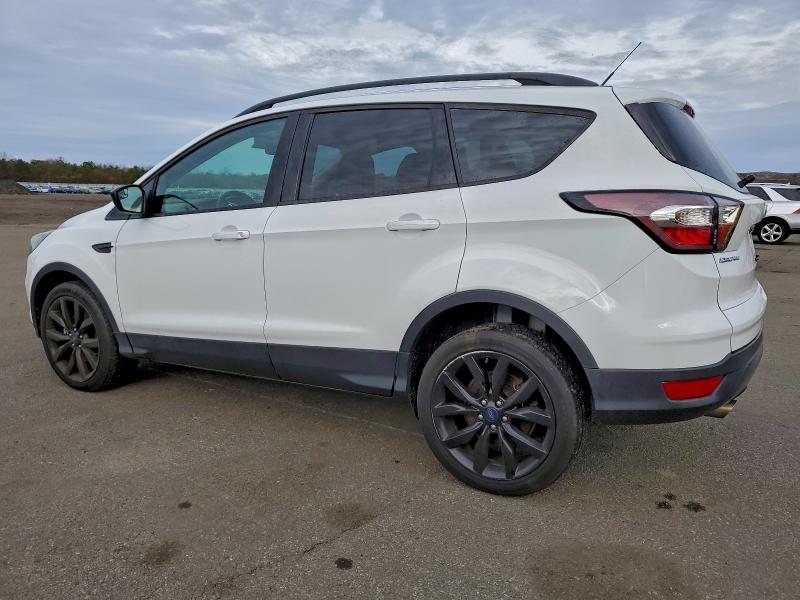 Photo 2 from auction – 2017 FORD ESCAPE SE with VIN 1FMCU9GD9HUB84899