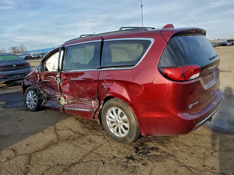 Photo 2 from auction – 2017 CHRYSLER PACIFICA T with VIN 2C4RC1BG5HR758934