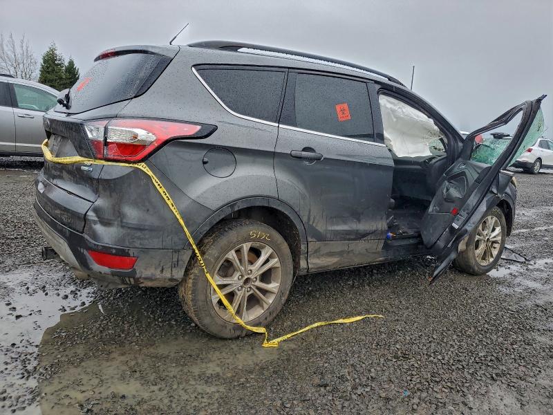 Photo 3 from auction – 2018 FORD ESCAPE SE with VIN 1FMCU9GD7JUA12327
